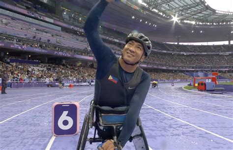 PH wheelchair racer advances to Paralympics final .